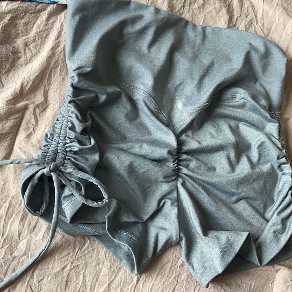 Neu apparel Workout Scrunch Shorts - Picture 3 of 3